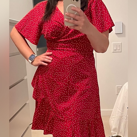 Celebrated spring with this beautiful wrap dress - Picture 2 of 4